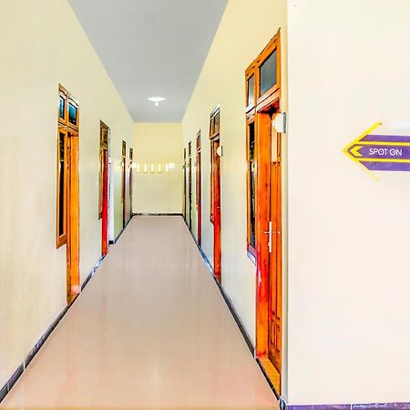 Super Oyo 1759 Family Residence Кедири Екстериор снимка