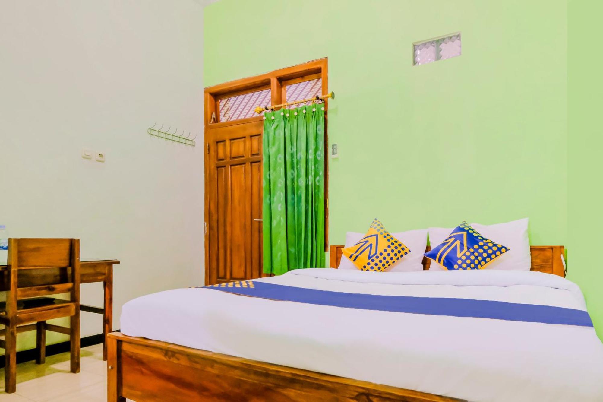 Super Oyo 1759 Family Residence Кедири Екстериор снимка