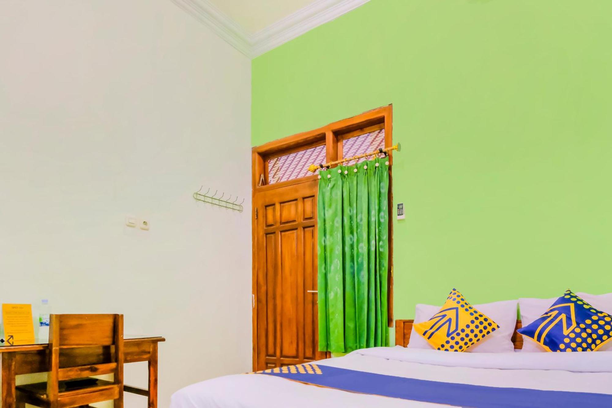 Super Oyo 1759 Family Residence Кедири Екстериор снимка